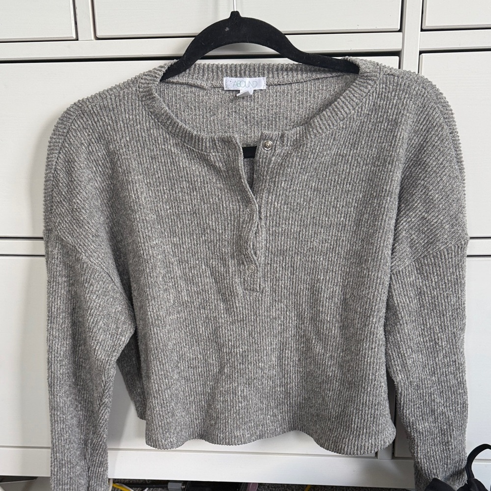 Abound cropped Gray Ribbed Knit Sweater